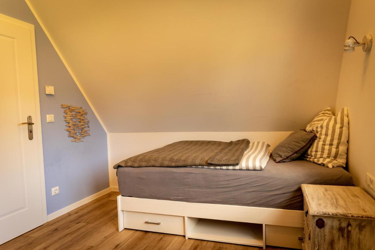 Luxusferienhaus Fuchsbau - Mit Netflix, Playstation, Sauna, Sportraum Und Kamin Zirchow Room photo